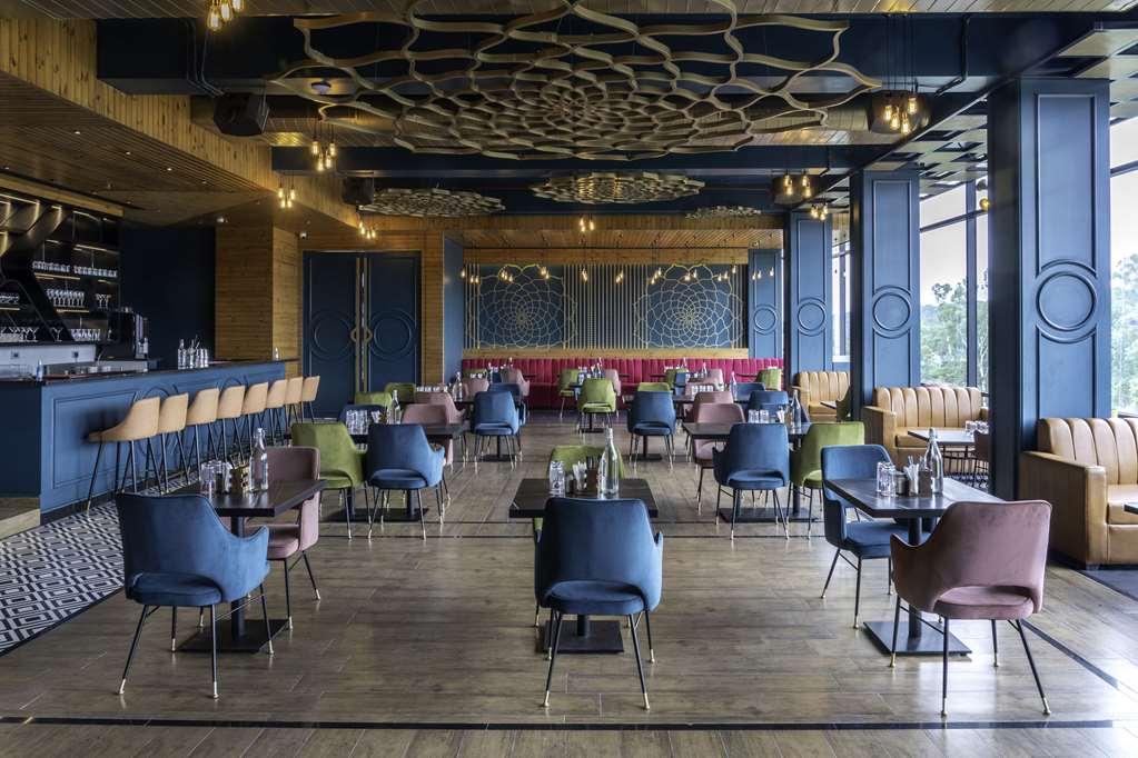 Clarion Hotel Epicure دهرادون المطعم الصورة