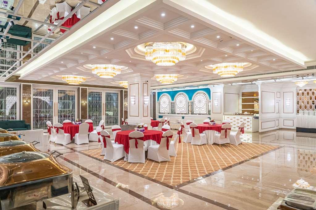 Clarion Hotel Epicure دهرادون المرافق الصورة